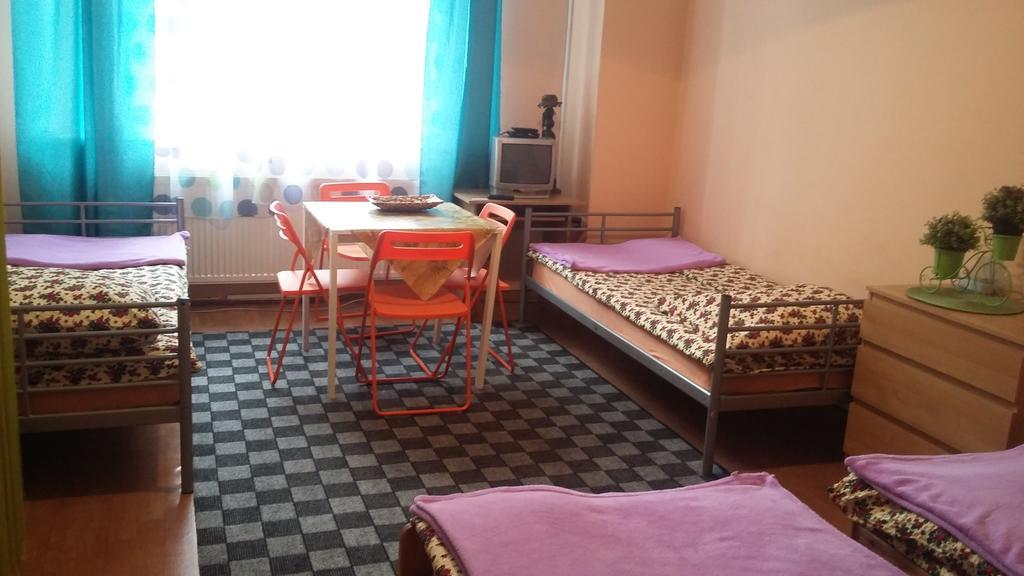 Hostel Taurus Krakow Luaran gambar